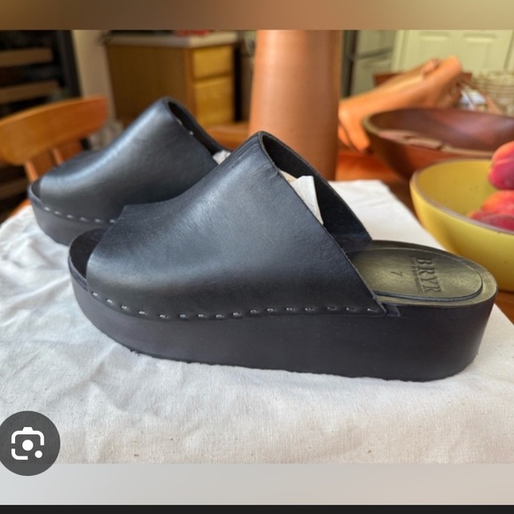 Bryr Shoes - Bryr Norma stack platform 10 slipon black vintage